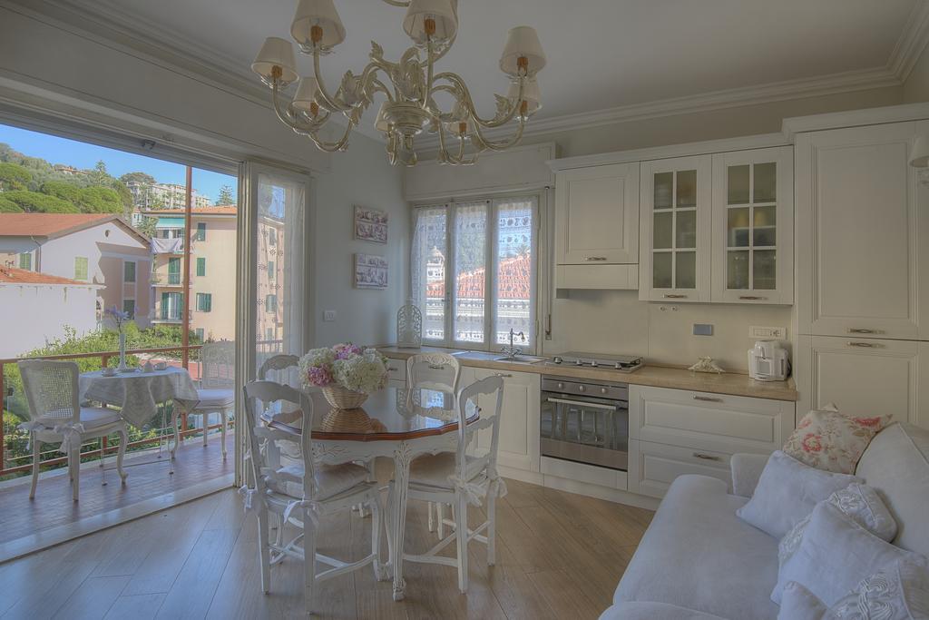 Casa Grandis Dimora Di Charme Nel Cuore Di Bordighera Apartamento Exterior foto